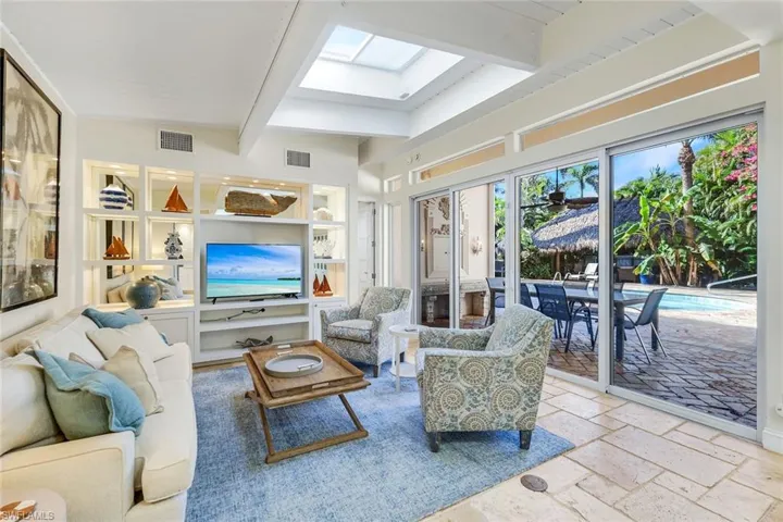 210 Central Ave, Naples, Florida 34102