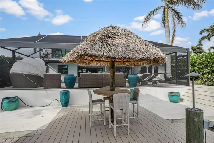 Deck with a lanai