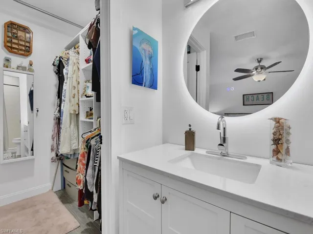 Master Bath w/ Walk-In Closet
