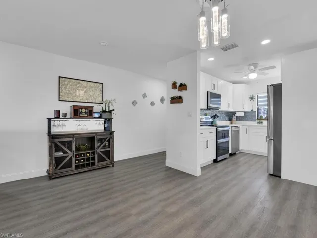 Dining Area & Kitchen