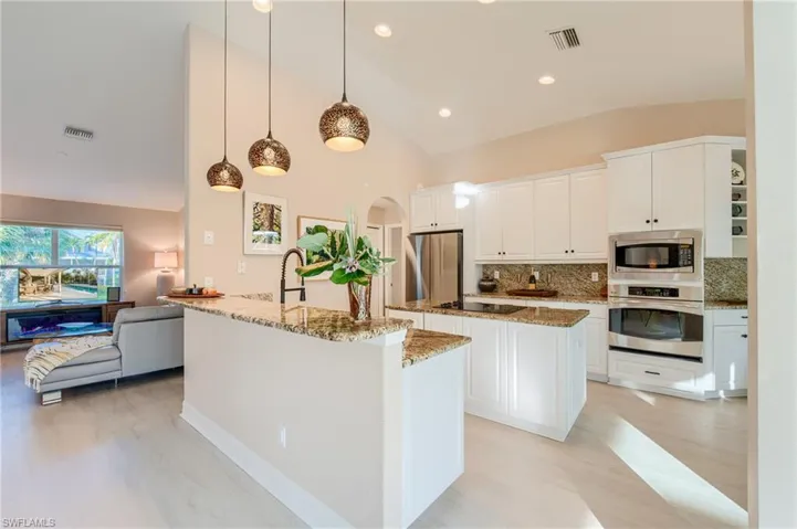 13441  Almond  DR, Fort Myers, FL 33908