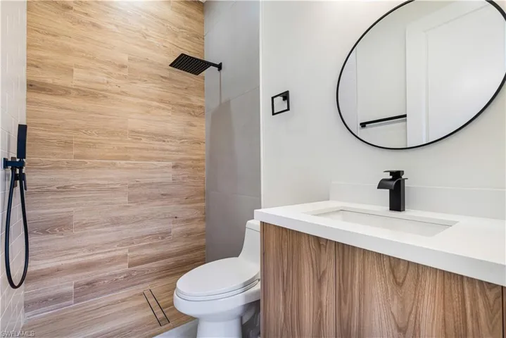 bathromm 1