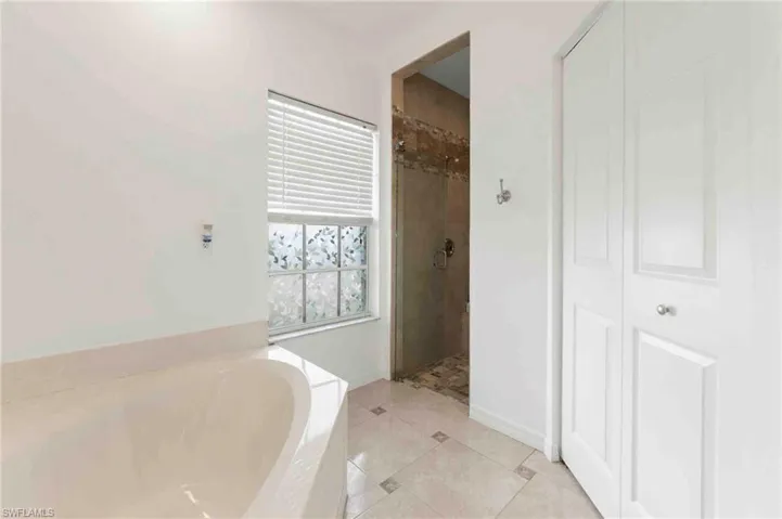 28910 Winthrop Cir, Bonita Springs, Florida 34134