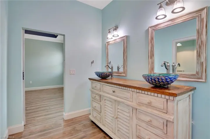Dual vanity