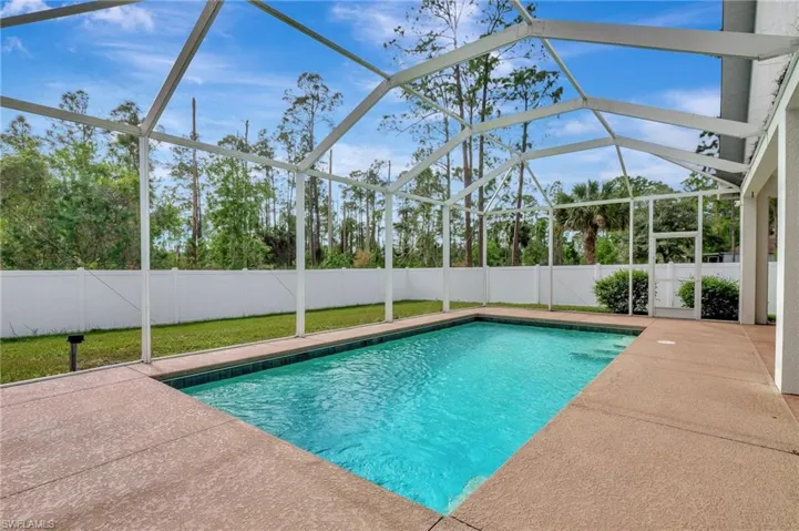 Heated Pool 7ft deep, with large Sundeck