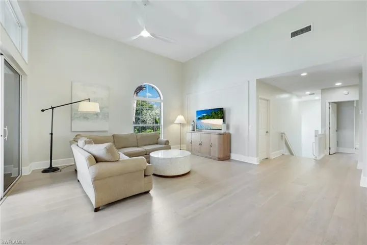1585  Clermont  DR, Naples, FL 34109