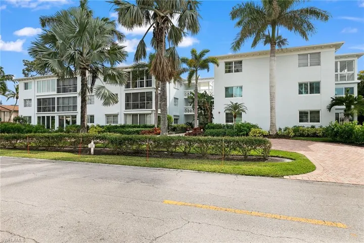 280  2nd S AVE, Naples, FL 34102