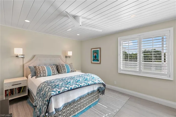 280  2nd S AVE, Naples, FL 34102