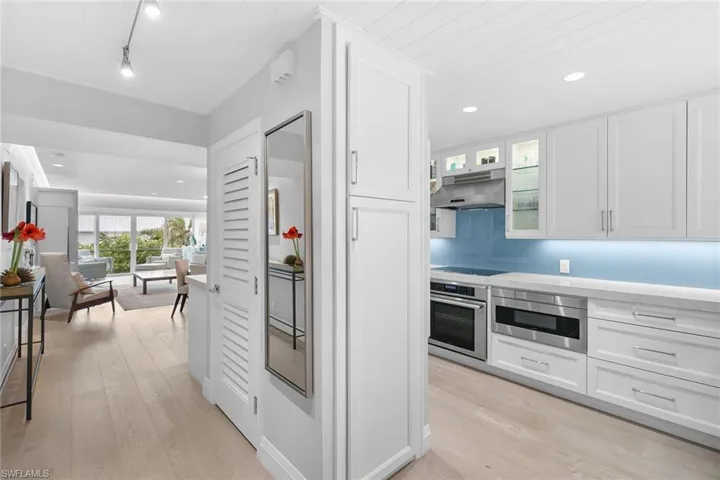280  2nd S AVE, Naples, FL 34102