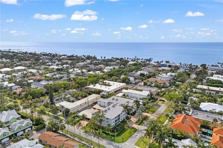 280  2nd S AVE, Naples, FL 34102