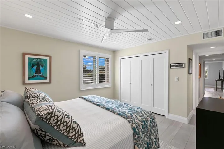 280  2nd S AVE, Naples, FL 34102