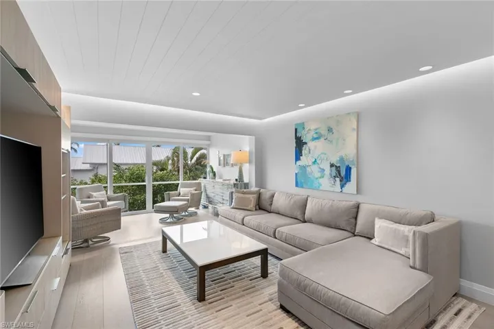 280  2nd S AVE, Naples, FL 34102