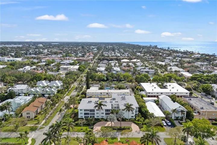 280  2nd S AVE, Naples, FL 34102