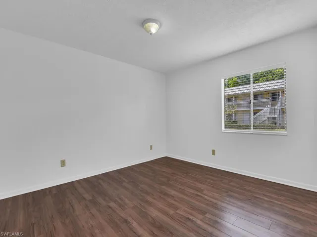 4617  Bayshore  DR, Naples, FL 34112