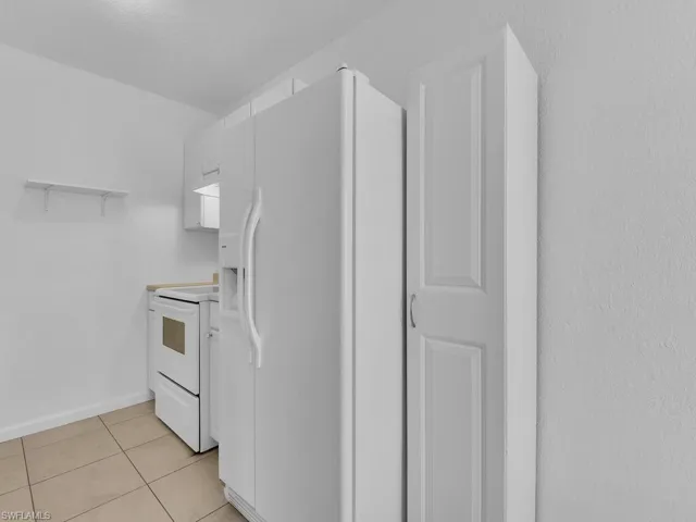 4617  Bayshore  DR, Naples, FL 34112