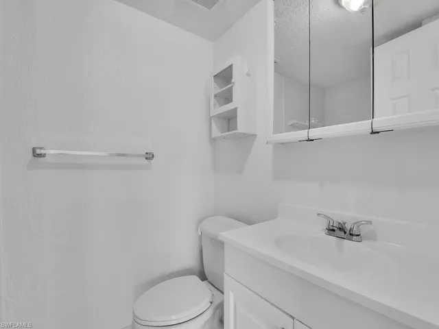 4617  Bayshore  DR, Naples, FL 34112