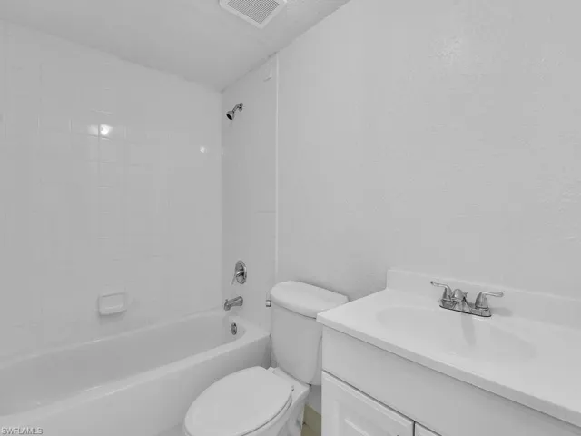4617  Bayshore  DR, Naples, FL 34112