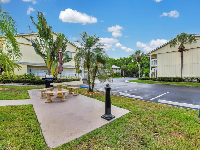 4617  Bayshore  DR, Naples, FL 34112