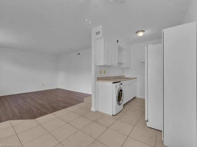 4617  Bayshore  DR, Naples, FL 34112