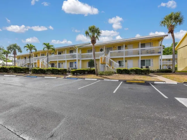 4617  Bayshore  DR, Naples, FL 34112