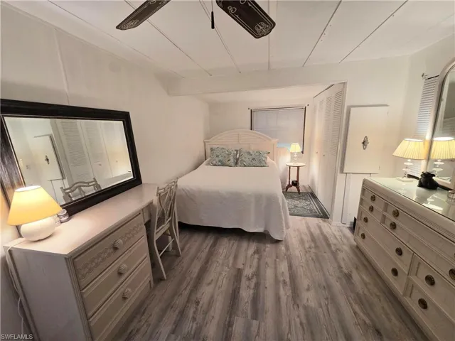 So much space in this huge Bedroom!