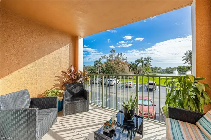1240  Wildwood Lakes  BLVD, Naples, FL 34104
