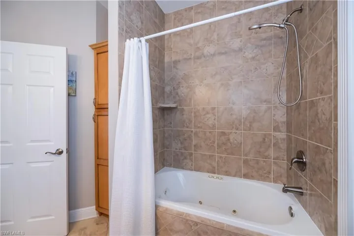 Guest bath with large jetted tub