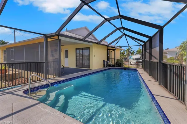 2480 Bayshore Dr, Matlacha, Florida 33993