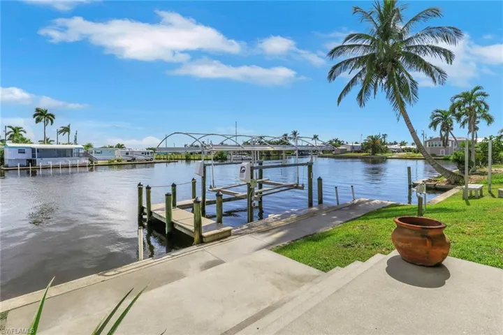 2480 Bayshore Dr, Matlacha, Florida 33993