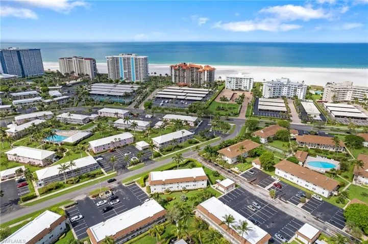Aerial view of Seabreeze showing the proximity to the Gulf.