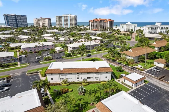 Aerial view of Seabreeze illustrating the proximity to the Gulf.