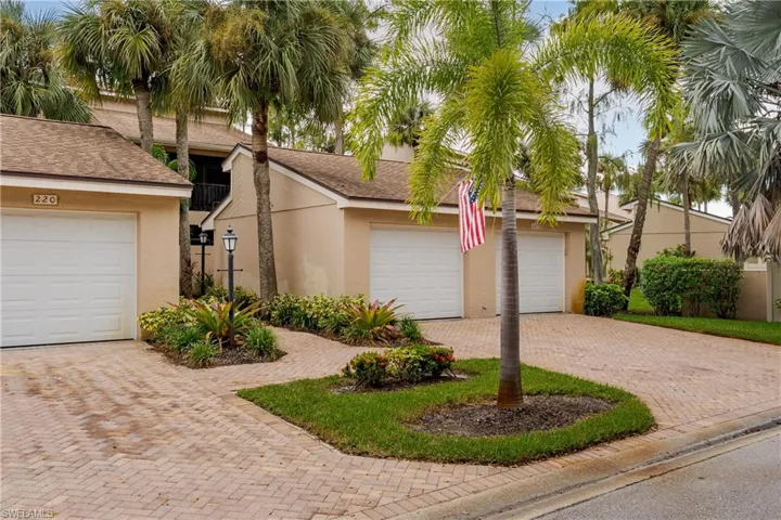 222  Foxtail  CT, Naples, FL 34104