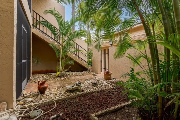 222  Foxtail  CT, Naples, FL 34104