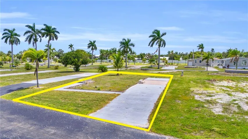26  Cottonwood  DR, Fort Myers, FL 33908