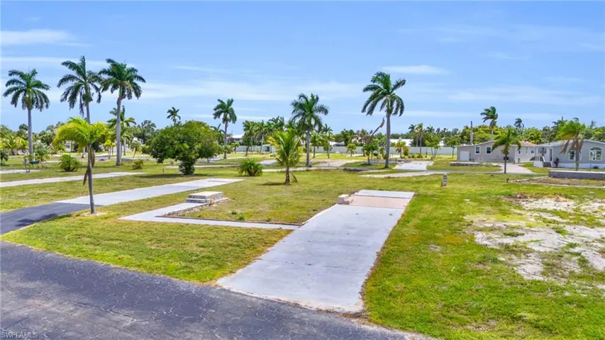 26  Cottonwood  DR, Fort Myers, FL 33908