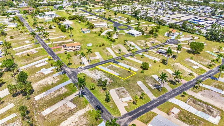 26  Cottonwood  DR, Fort Myers, FL 33908
