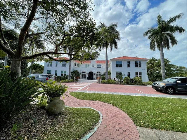 Shangri-La Restaurant Downtown Bonita Springs