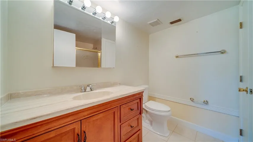Full Bath in Suite 2