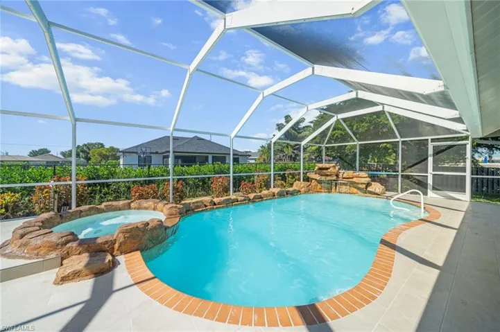 624 Ne 2nd Pl, Cape Coral, Florida 33909