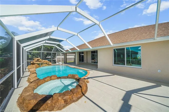 624 Ne 2nd Pl, Cape Coral, Florida 33909