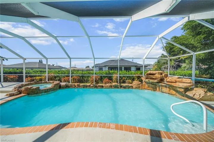 624 Ne 2nd Pl, Cape Coral, Florida 33909
