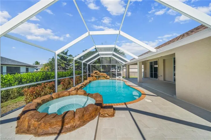 624 Ne 2nd Pl, Cape Coral, Florida 33909