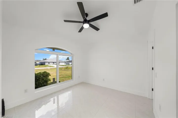 624 Ne 2nd Pl, Cape Coral, Florida 33909