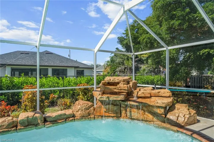 624 Ne 2nd Pl, Cape Coral, Florida 33909