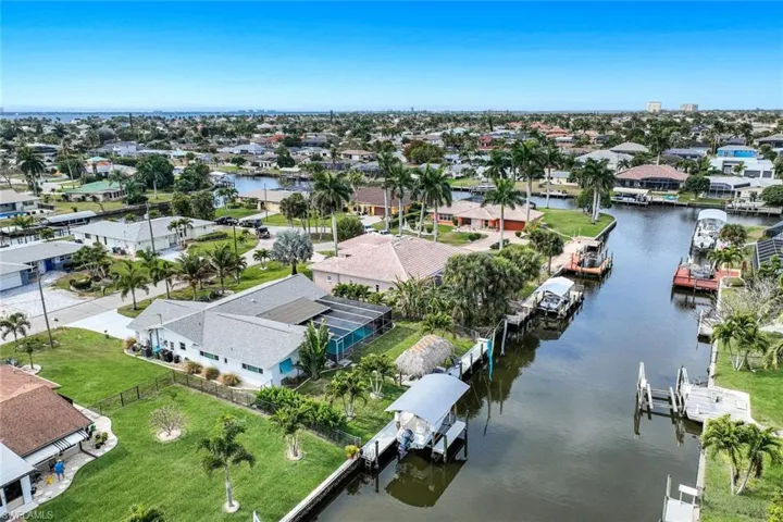 419  Pinecrest  CT, Cape Coral, FL 33904