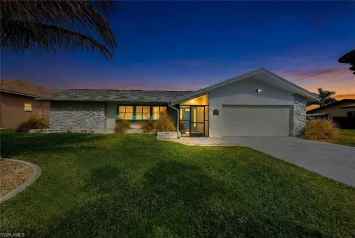 419  Pinecrest  CT, Cape Coral, FL 33904