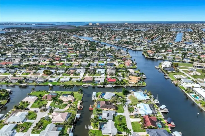 419  Pinecrest  CT, Cape Coral, FL 33904