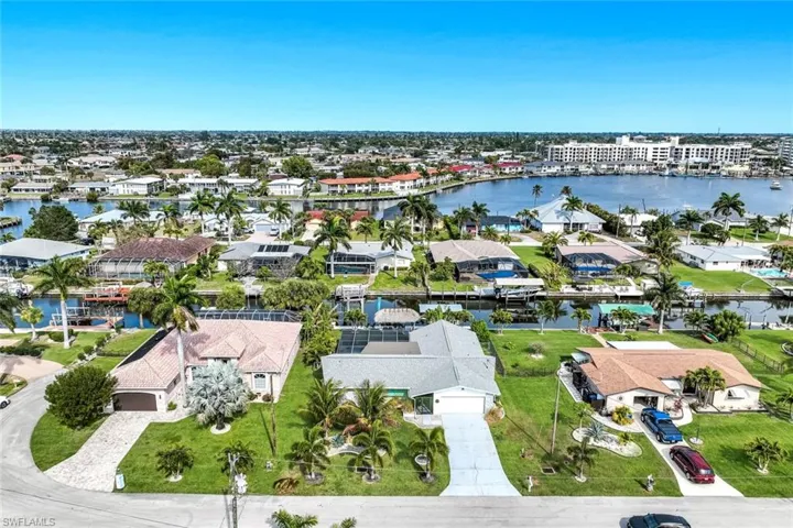 419  Pinecrest  CT, Cape Coral, FL 33904