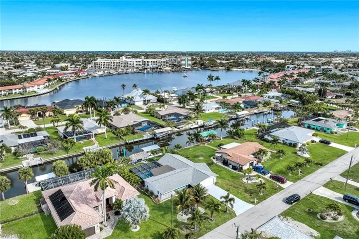 419  Pinecrest  CT, Cape Coral, FL 33904