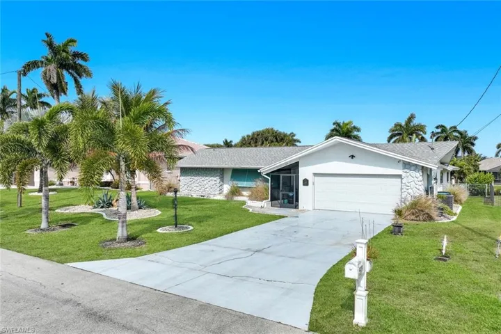 419  Pinecrest  CT, Cape Coral, FL 33904
